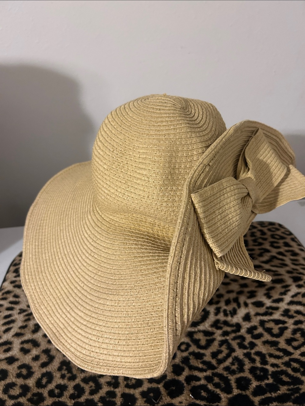 Women's Wide-Brim Straw Sun Hat with Decorative Bow - Cream/Tan. OS